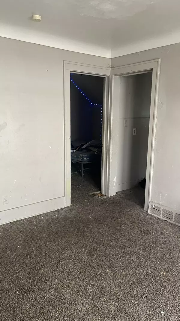 Detroit, MI 48213,14756 Rosemary ST