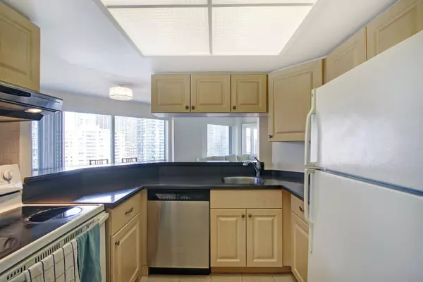 Toronto C01, ON M5S 3A6,1001 Bay ST #2204