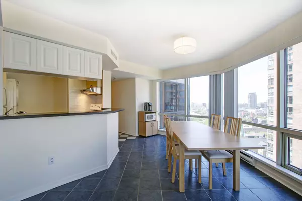 Toronto C01, ON M5S 3A6,1001 Bay ST #2204