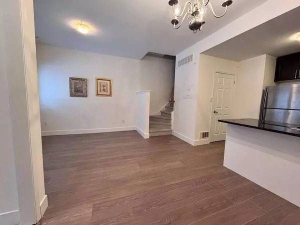 Toronto C07, ON M2R 0A5,25 Coneflower CRES #12