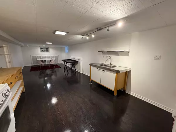 Toronto C03, ON M5P 2L1,17 Braemar AVE #Lower