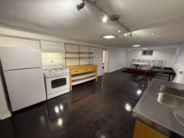 Toronto C03, ON M5P 2L1,17 Braemar AVE #Lower