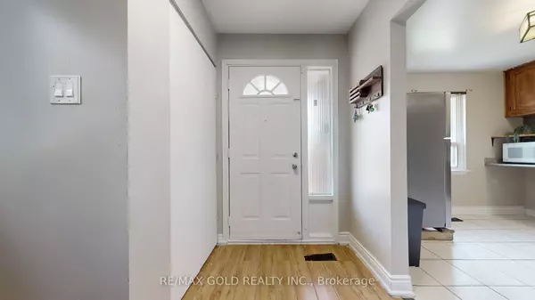 Toronto E11, ON M1B 2B2,42 Murison BLVD