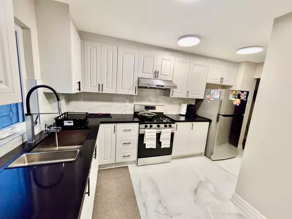 Toronto E11, ON M1B 2B2,42 Murison BLVD