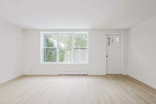 Clarington, ON L1C 2M1,100 Liberty ST N #17A