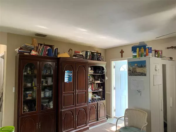 North Miami Beach, FL 33162,1635 NE 160th St