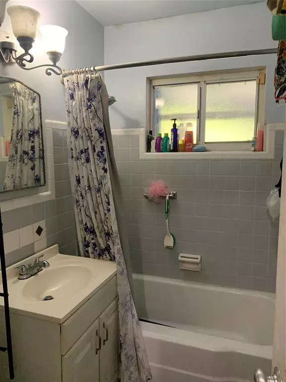 North Miami Beach, FL 33162,1635 NE 160th St