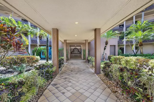 Lake Worth, FL 33467,4770 Fountains Dr #104