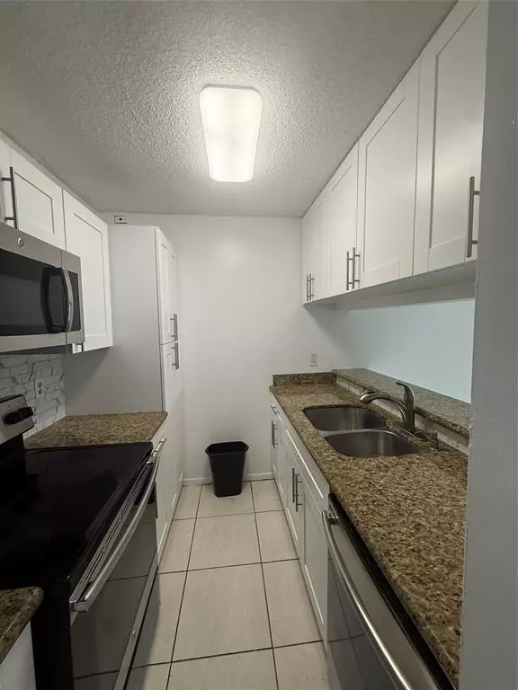 Coral Springs, FL 33065,2730 Forest Hills Blvd #204