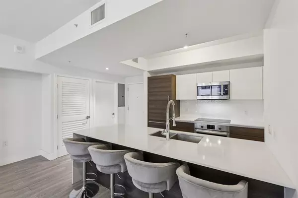 Coral Gables, FL 33146,301 Altara Ave #620