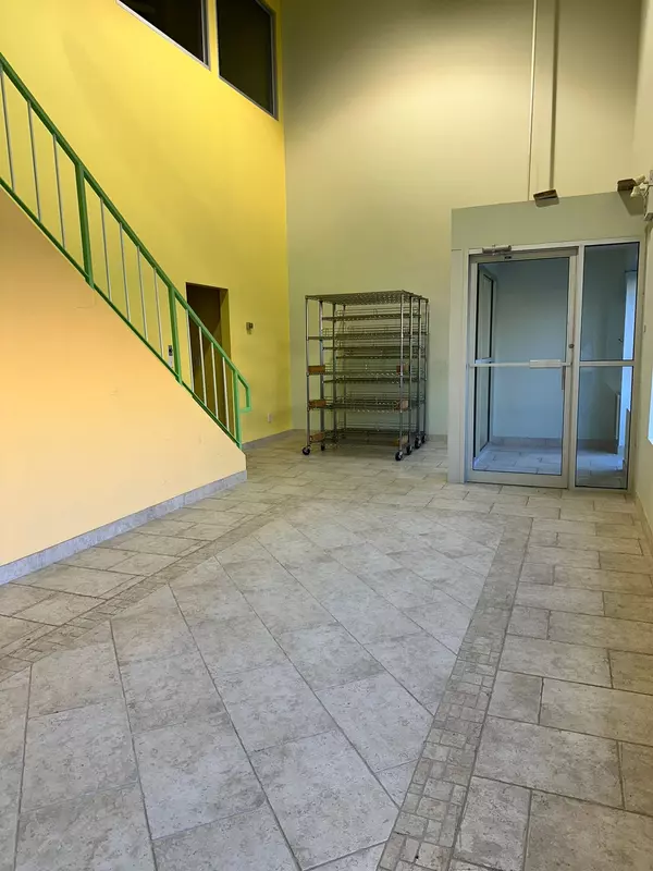 Newmarket, ON L3Y 8L3,1150 Kerrisdale BLVD #3