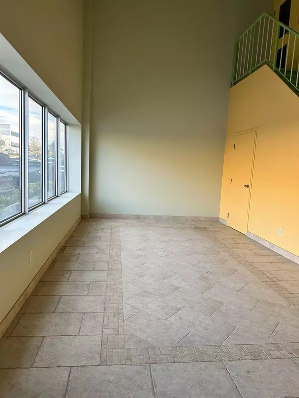 Newmarket, ON L3Y 8L3,1150 Kerrisdale BLVD #3