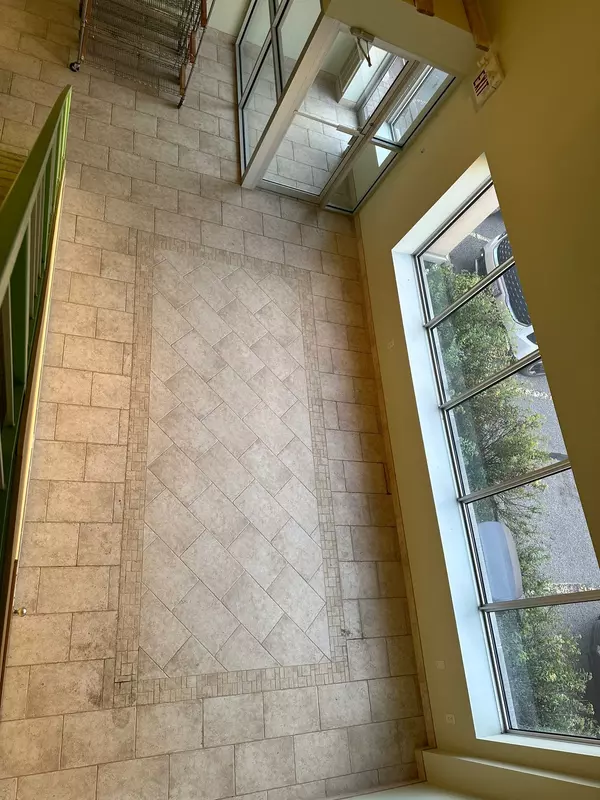 Newmarket, ON L3Y 8L3,1150 Kerrisdale BLVD #3