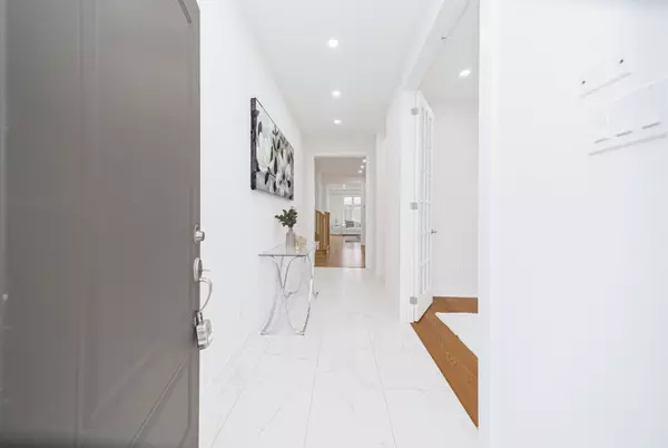 Georgina, ON L0E 1R0,79 BIG CANOE DR