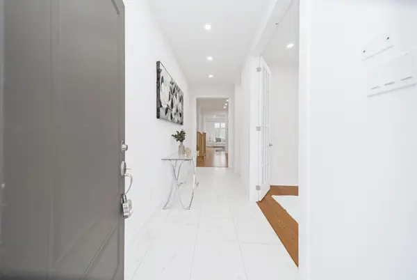 Georgina, ON L0E 1R0,79 BIG CANOE DR