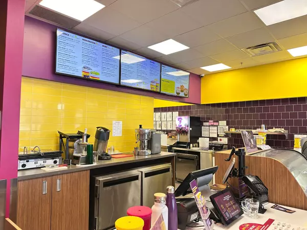 Newmarket, ON L3X 2N8,16640 Yonge ST #7A