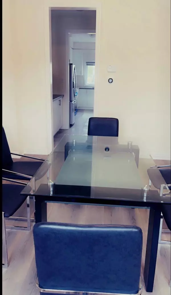 Clearview, ON L0M 1S0,239 WARDEN ST