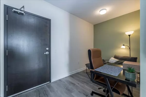 Barrie, ON L9J 0M1,430 Essa RD #224