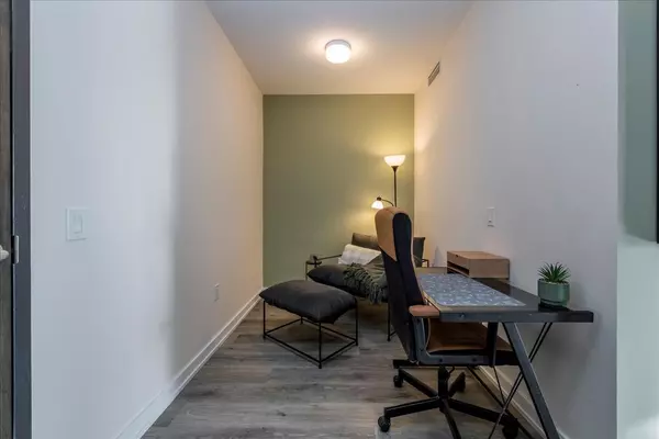 Barrie, ON L9J 0M1,430 Essa RD #224