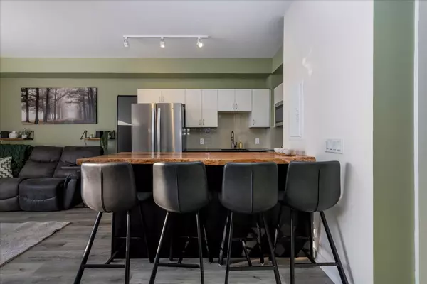 Barrie, ON L9J 0M1,430 Essa RD #224