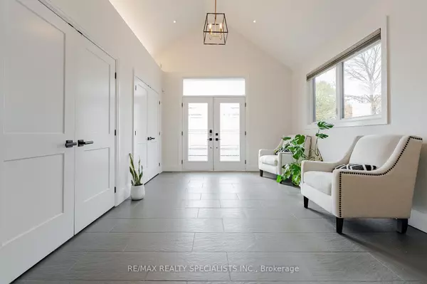 Halton Hills, ON L7G 4S8,157 Confederation ST S