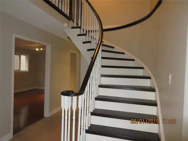 Brampton, ON L6Y 4K8,74 Hudson DR