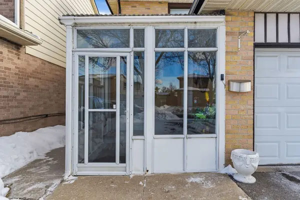 Toronto W10, ON M9V 4S9,15 Beulah ST