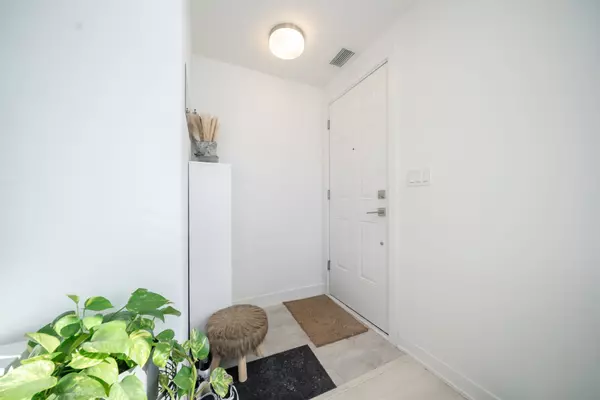 Mississauga, ON L4W 1L1,4015 Hickory DR #2