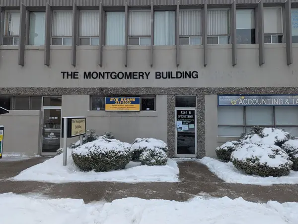 Toronto W07, ON M8X 1E2,3269 Bloor ST W #B