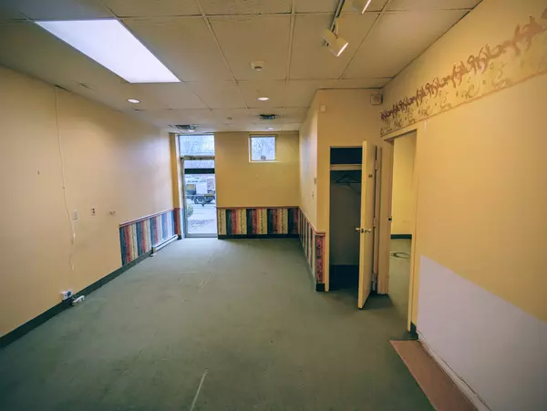 Toronto W07, ON M8X 1E2,3269 Bloor ST W #B