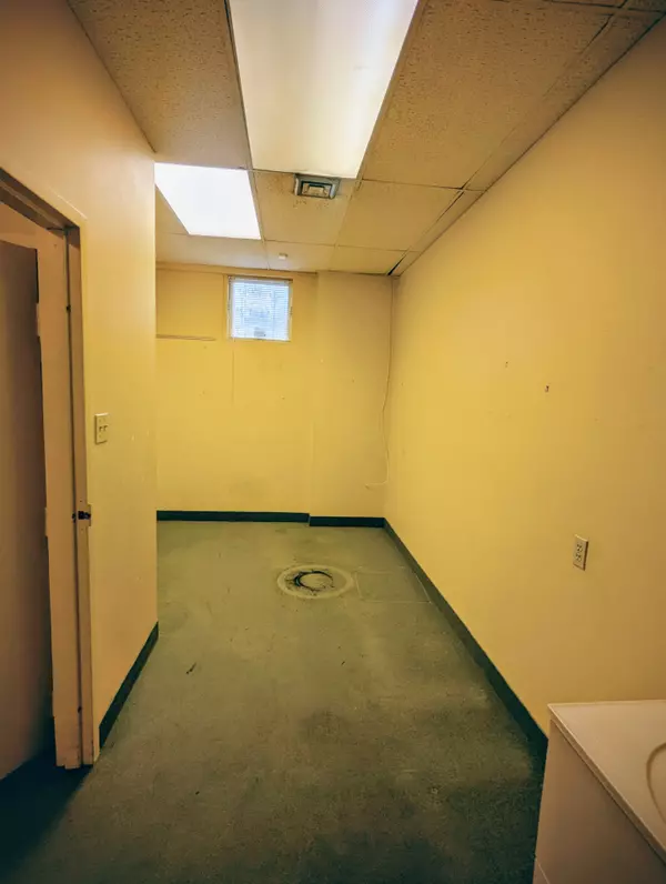 Toronto W07, ON M8X 1E2,3269 Bloor ST W #B