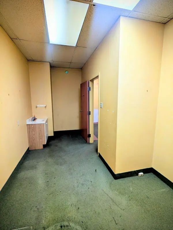 Toronto W07, ON M8X 1E2,3269 Bloor ST W #B