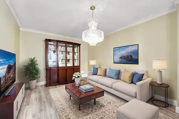 Mississauga, ON L5R 3M4,609 Four Winds WAY