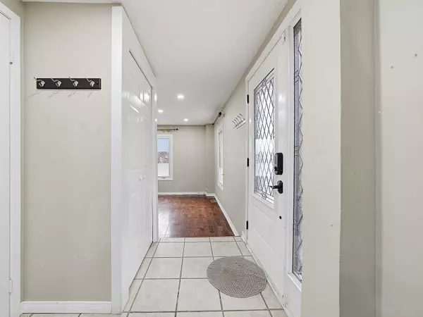 Mississauga, ON L5N 5B5,3067 Ilomar CT #Upper