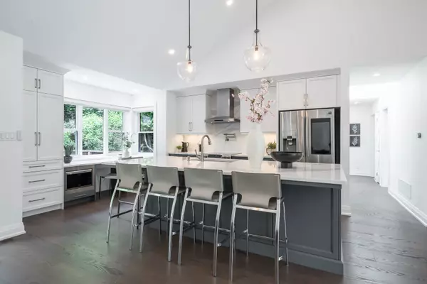 Mississauga, ON L5E 2T8,1533 Rometown DR