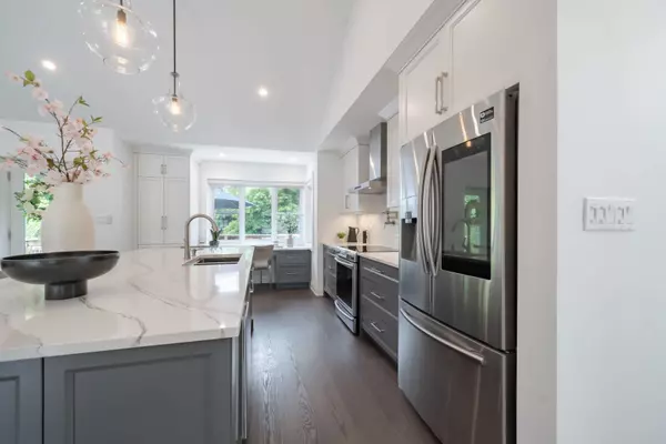 Mississauga, ON L5E 2T8,1533 Rometown DR