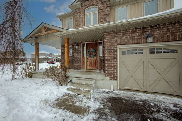 11 Green ST, Mapleton, ON N0G 1P0