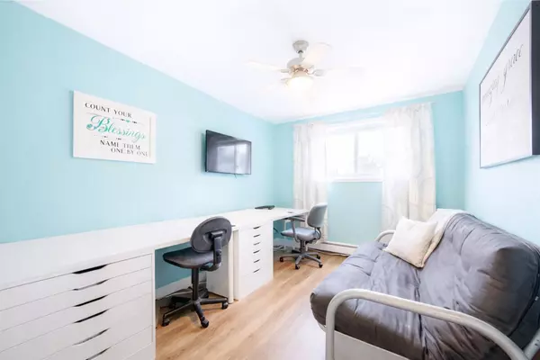 Waterloo, ON N2L 4X7,527 Parkside DR #8