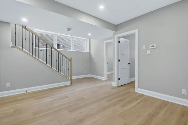 Barrhaven, ON K2J 1N7,76 Burnett's Grove CIR #B - Basement Unit