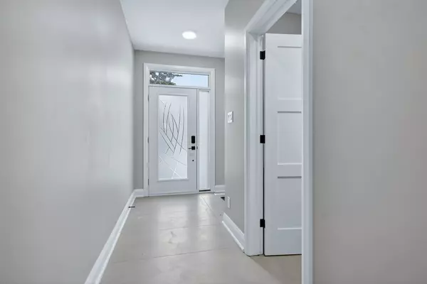 Barrhaven, ON K2J 1N7,76 Burnett's Grove CIR