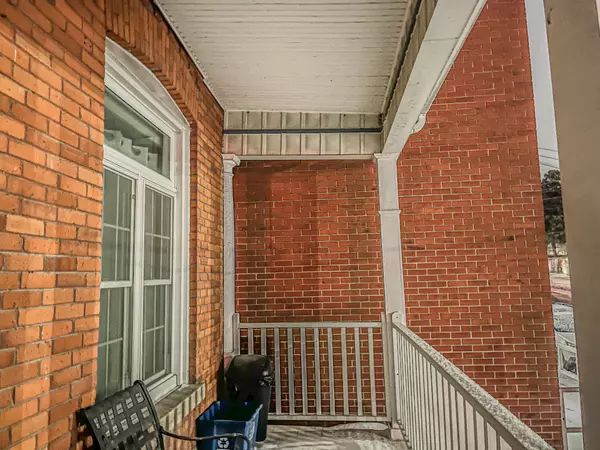 Kingston, ON K7K 1B1,166 Queen ST