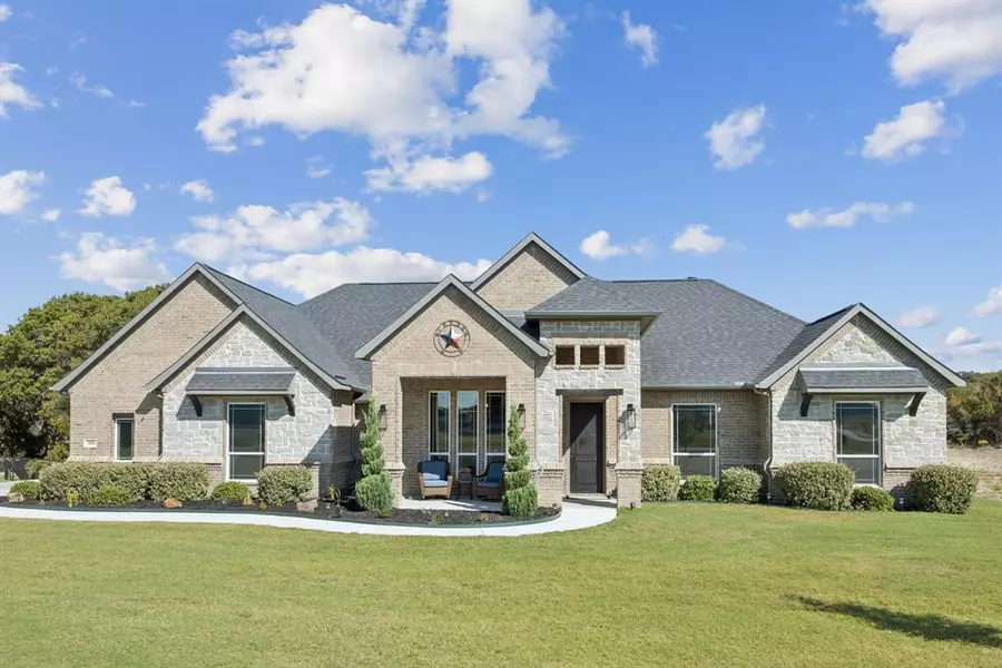 300 Oak Meadow Lane, Weatherford, TX 76085