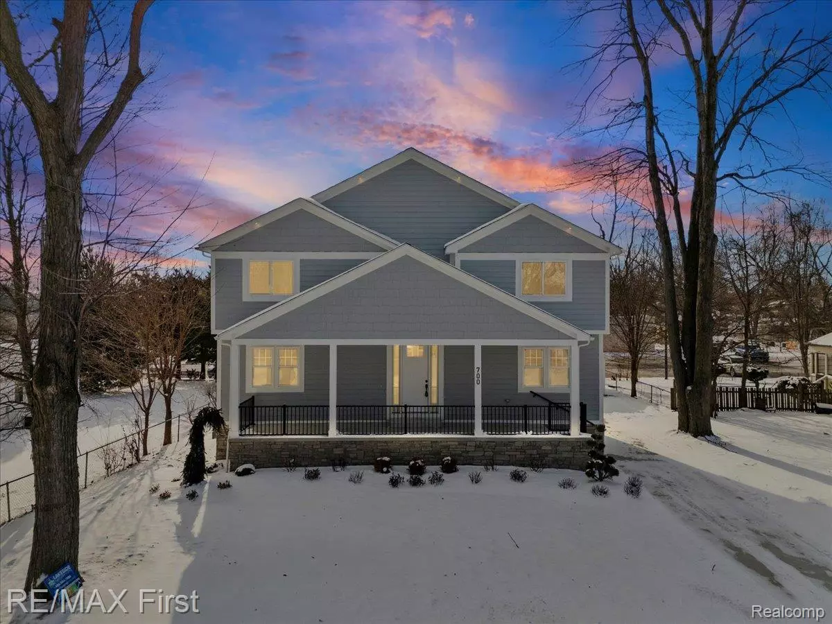 Royal Oak, MI 48073,700 Devillen AVE