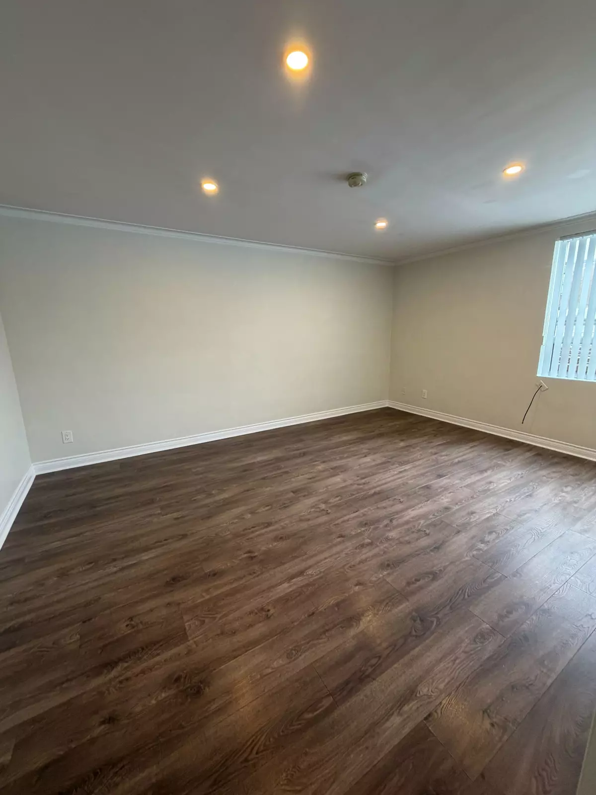 Toronto C03, ON M6C 2M3,180 Vaughan RD #304