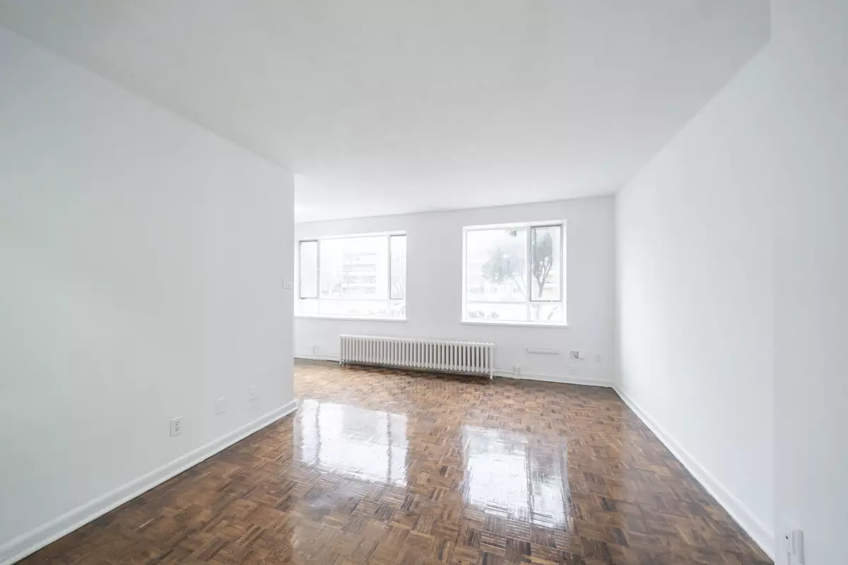 Toronto C04, ON M6H 3A8,2895 Bathurst ST #101