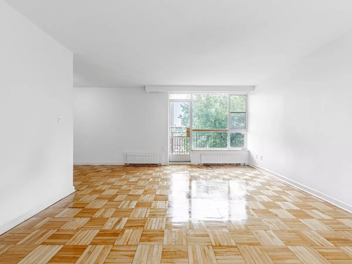 Toronto E03, ON M4J 2L3,165 Cosburn AVE #315