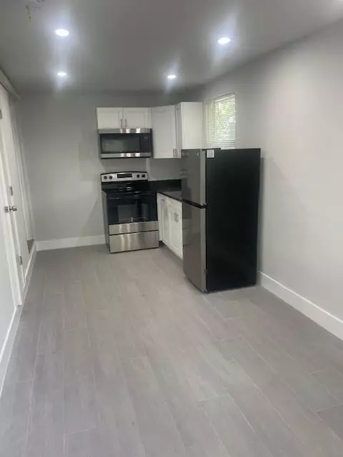 North Miami, FL 33161,12322 NE 6th Ave #3