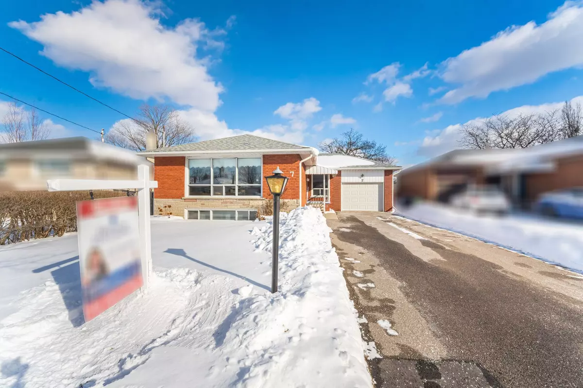 Toronto W09, ON M9R 2W6,7 Pettit DR