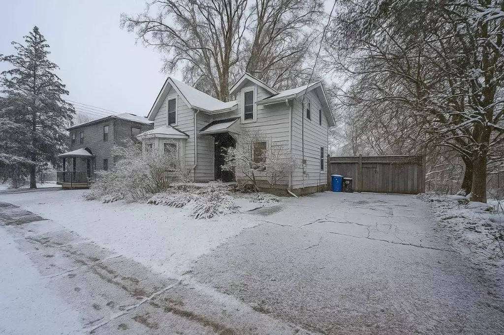 Guelph, ON N1H 4M1,49 Dublin ST S