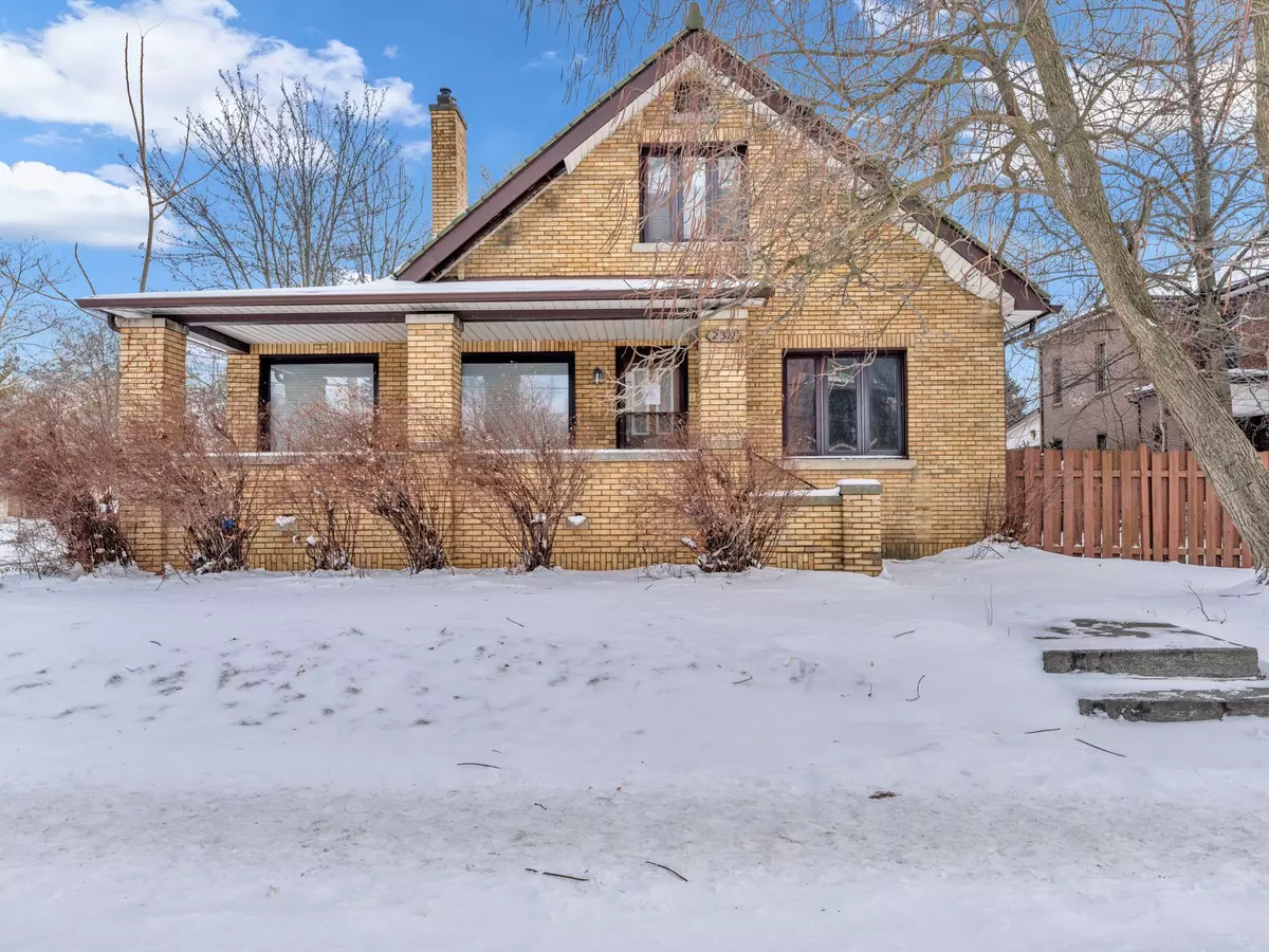 Windsor, ON N9B 1E8,2311 University AVE W